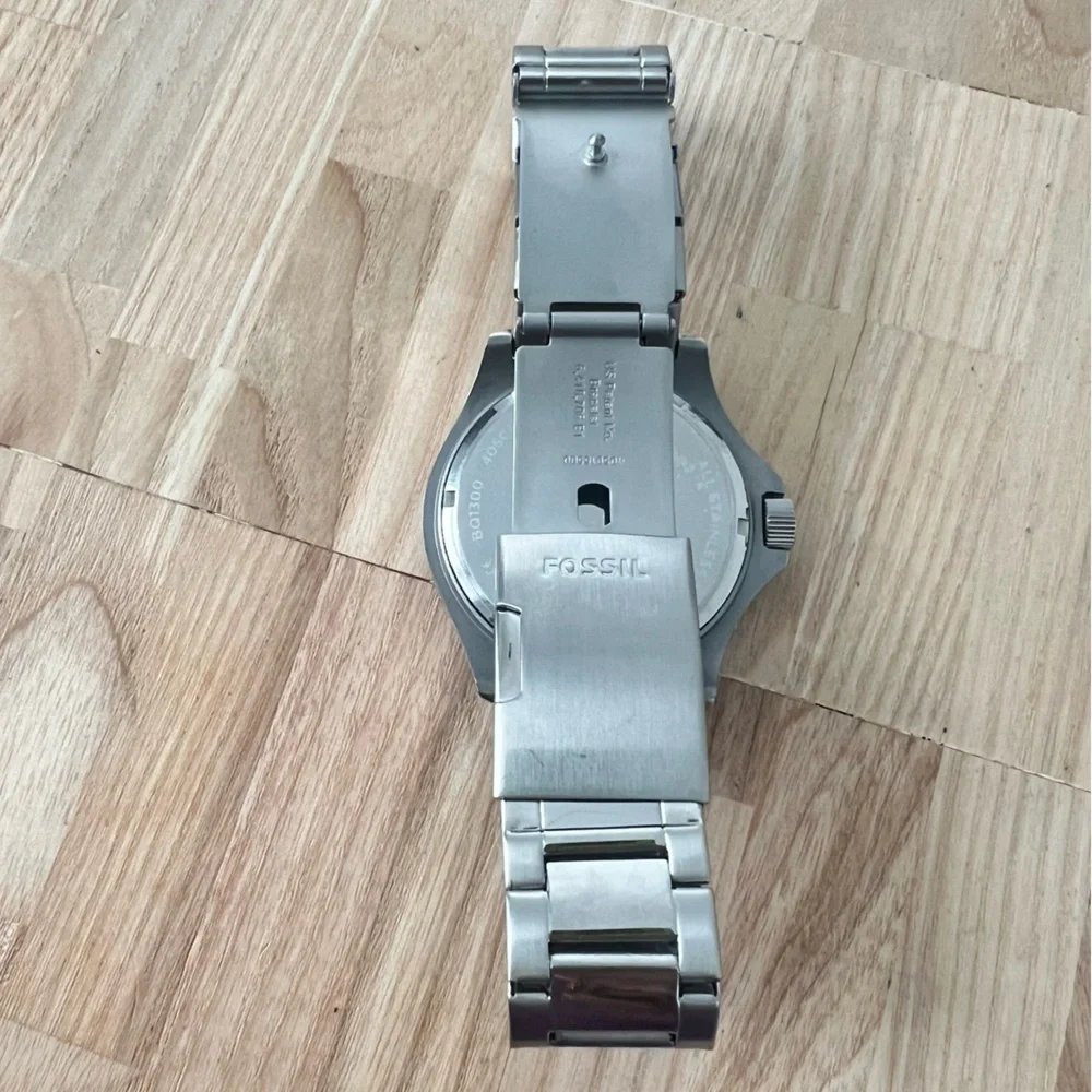 Fossil mens stainless steel watch NEW BATTERY